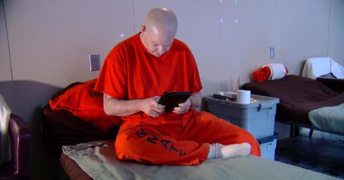 Sheriff In Albany New York Defends Program Giving Tablets To Jail Inmates Cbs News
