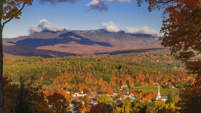 10-vermont-stowe-village-in-the-fall-istock-178988862.jpg 