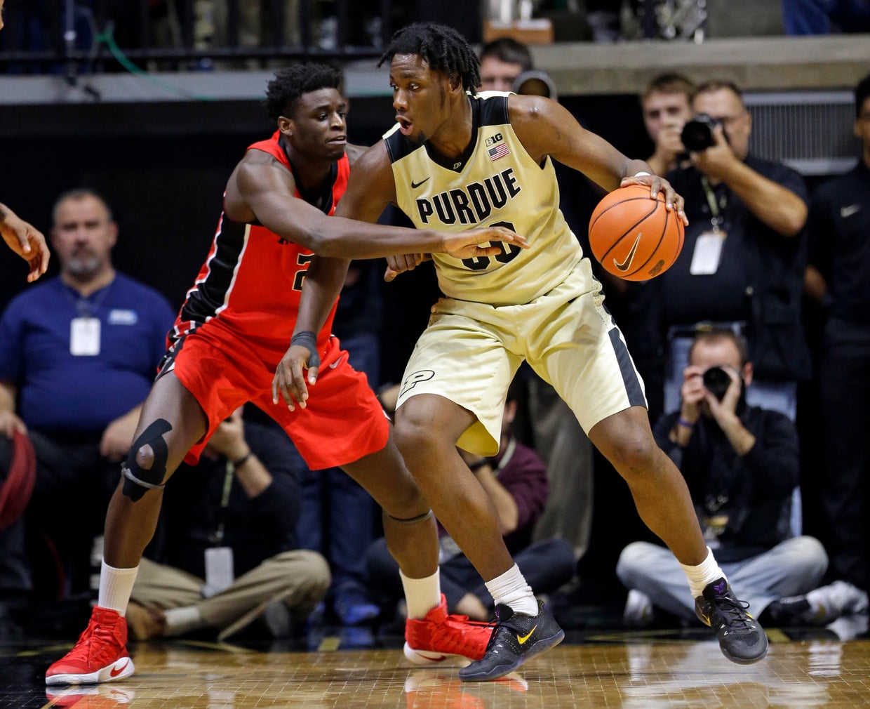 Encouragement helps homeless boy college basketball star CBS News