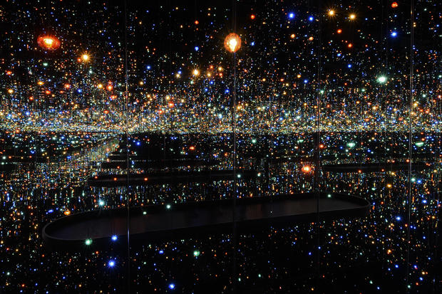 kusama-infinity-mirrored-room-the-souls-of-millions-of-light-years-away-installation.jpg 