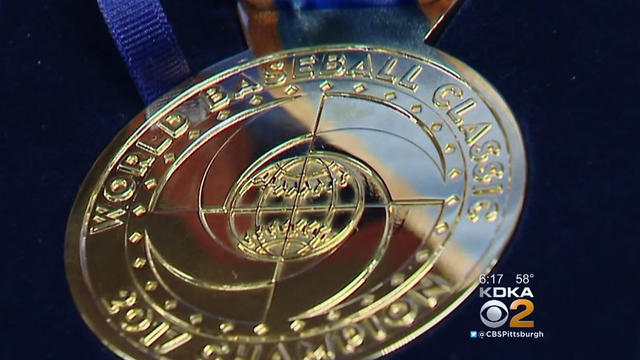world-baseball-classic-medal.jpg 