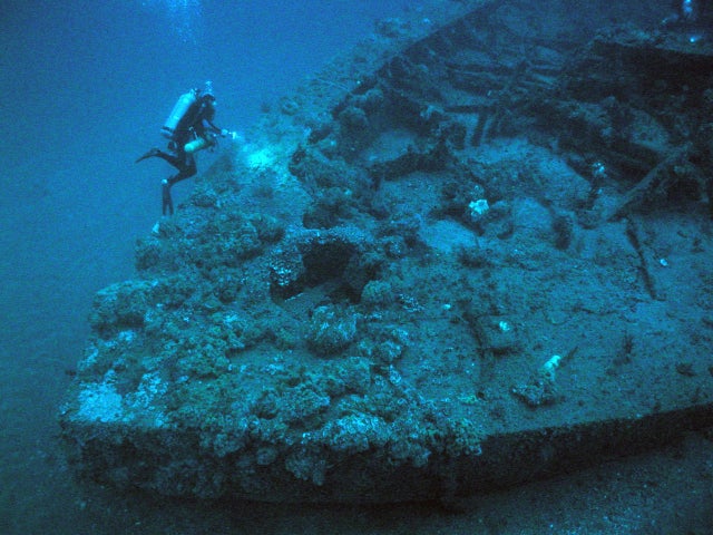 wwii-shipwreck-diveronmonitor.jpg