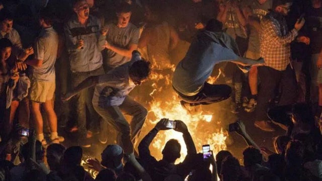 chapel-hill-celebrates-tar-heels-ncaa-win-040317.jpg 