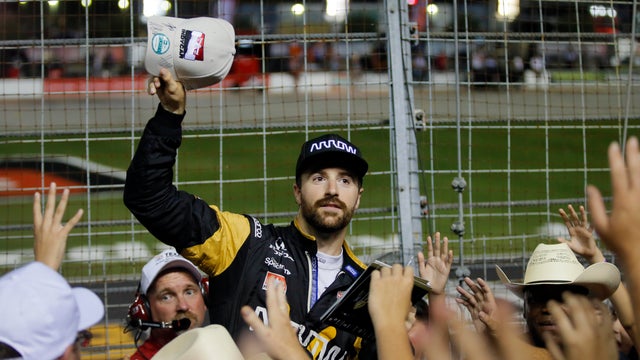 james-hinchcliffe-ap-16237493739831.jpg 