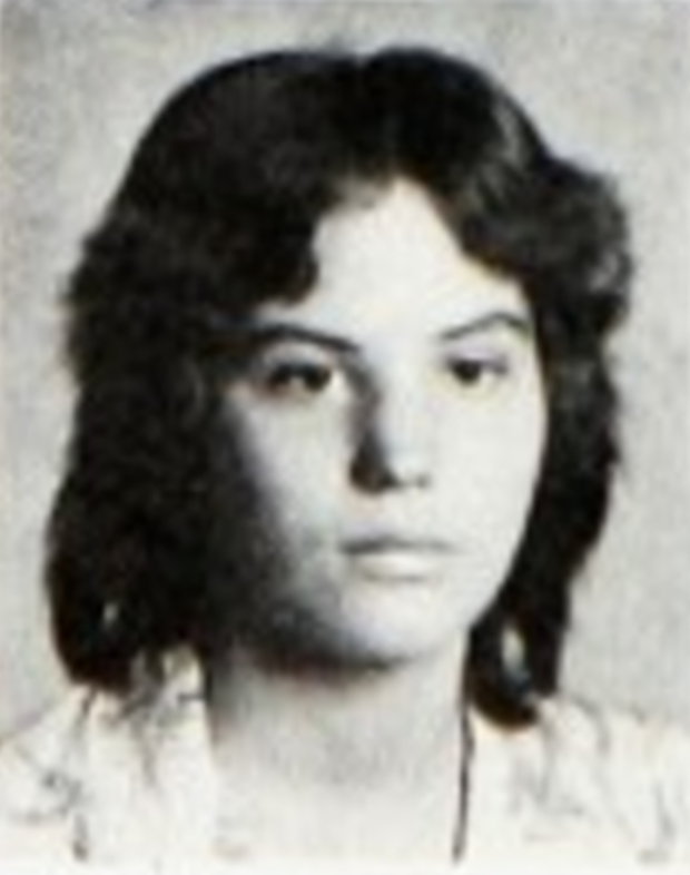 joan-jett-1974-sophomore-yearbook-photo-wheaton-high-school.png 