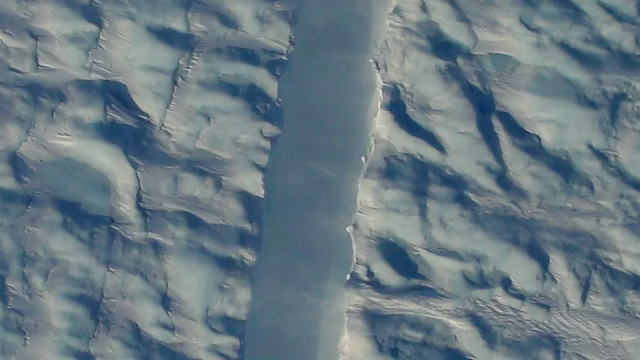 glaciercrack1.png 