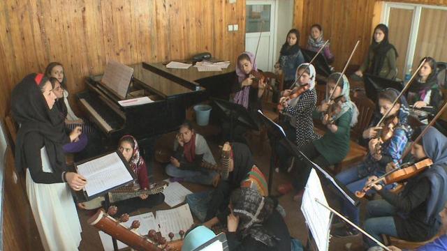 screenshot-afghan-women-orchestra.jpg 