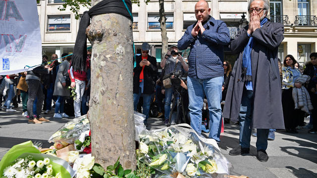 muslim-members-france-pray.jpg 