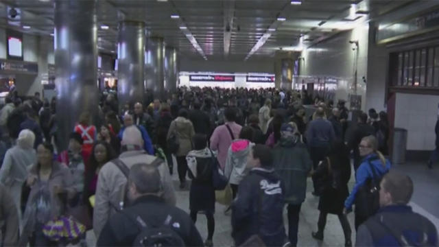 penn_station_crowds_0424.jpg 