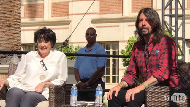 dave-grohl-and-mom1.jpg 
