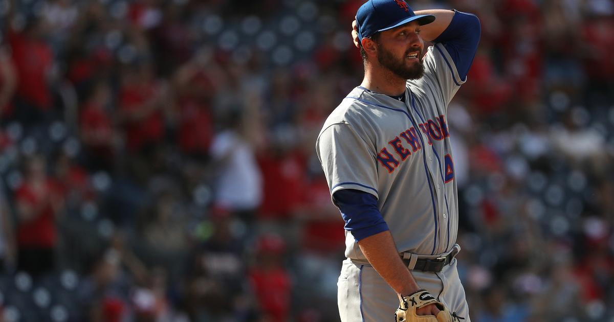 Travis d'Arnaud gives up his No. 7 to Jose Reyes, Mets catcher