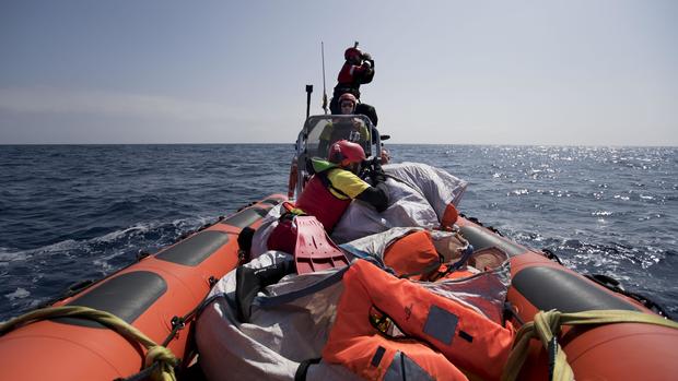 Dramatic rescues and deaths of migrants at sea 