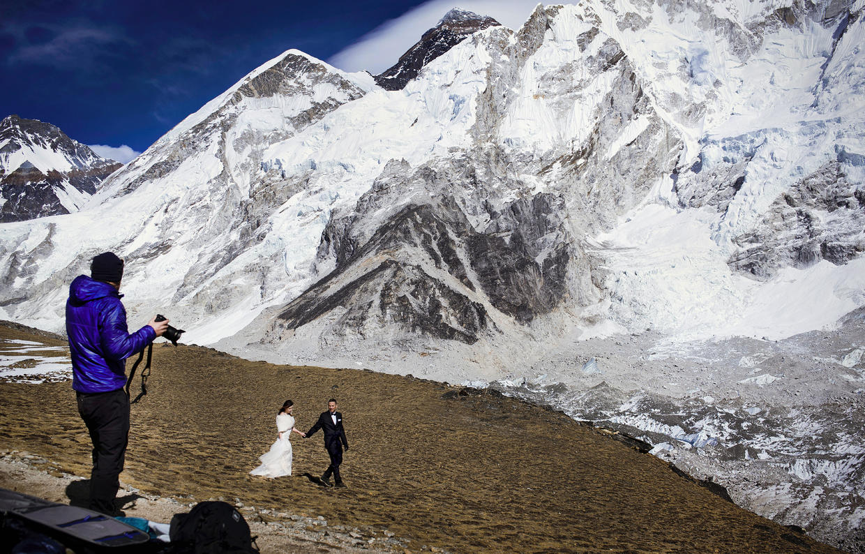 Daring Couple Gets Married On Mount Everest 5085