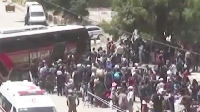 syria-citizens-evacuate-in-buses.jpg 