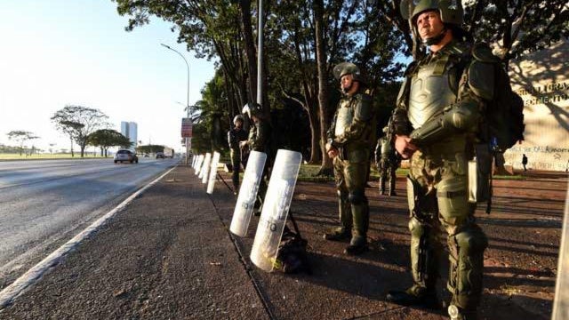 militares-en-brasil.jpg 
