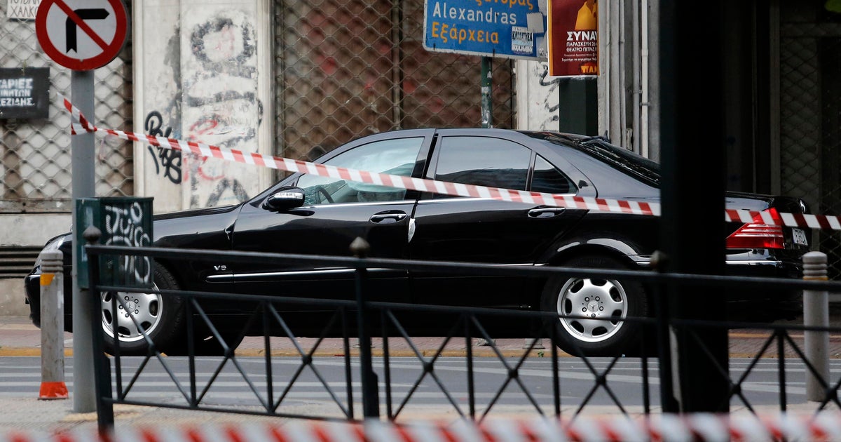 Car blast injures former Greek Prime Minister Lucas Papademos - CBS News