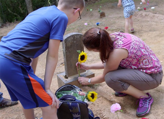 great-smoky-mountains-cemetery-flowers-promo.jpg 