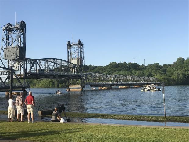 Boat Hits Stillwater Lift Bridge 