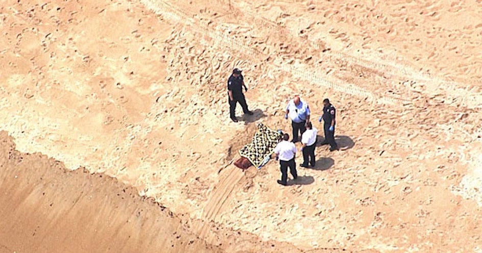 Body washes up on Mass. shore in front of beachgoers CBS News