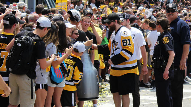 Throwback: 2017 Stanley Cup Parade  June 14th, 2017 was a day to remember  with 650,000 of our best friends celebrating in the city of Pittsburgh 💛🖤  Throwback to the 2017 Stanley