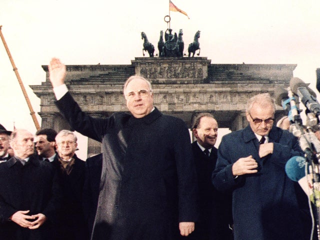 helmut-kohl-ap-891222022.jpg 