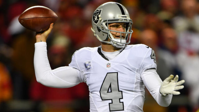 derek-carr-raiders-passes.jpg 