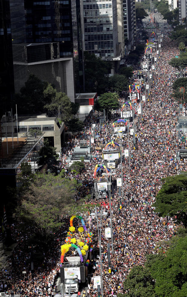 gay-pride-parades-2017-06-18t211103z-1657153990-rc158eacbe00-rtrmadp-3-brazil-lgbt-parade.jpg 