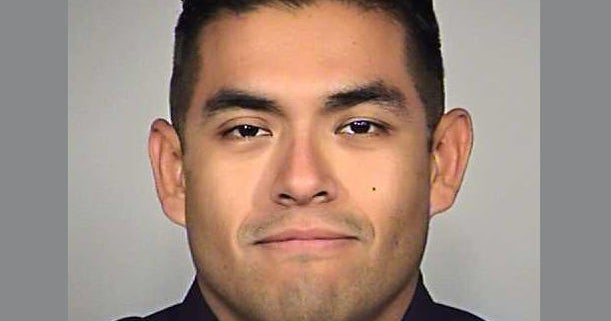 San Antonio police officer shot in the head dies - CBS News