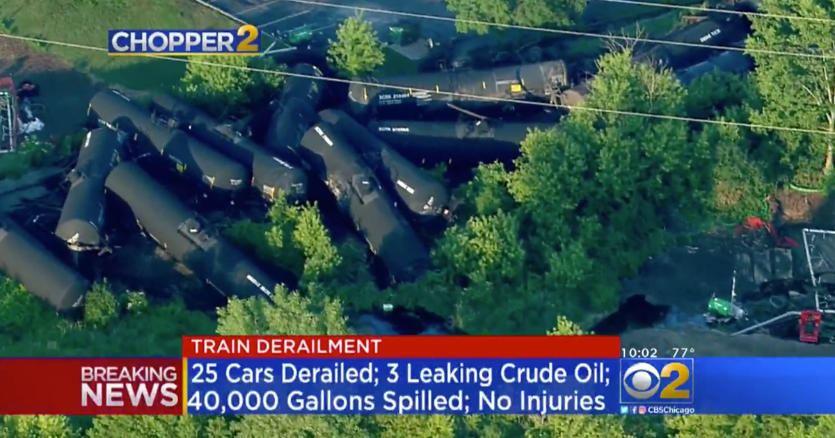 45,000 gallons of crude oil leak after train derails in Illinois CBS News