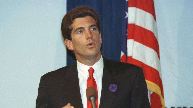 john-f-kennedy-jr-ap-91010101597.jpg 