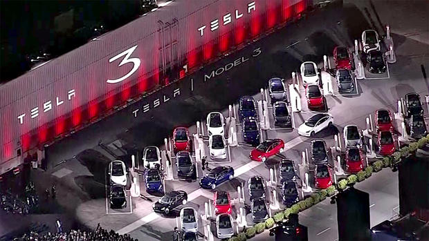 First Batch of Tesla Model 3s Rolls Out to Customers 