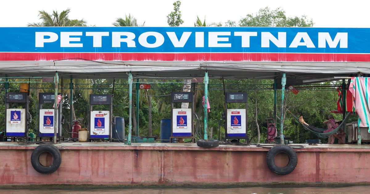 PetroVietnam exVietnam oil executive Trinh Xuan Thanh surrenders in