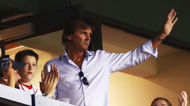 dl-dennis-eckersley-waves-to-red-sox-fans.jpg 