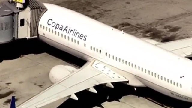 copa-airlines-plane-after-teen-jumped-from-it-onto-tarmac-in-san-fran-080117.jpg 