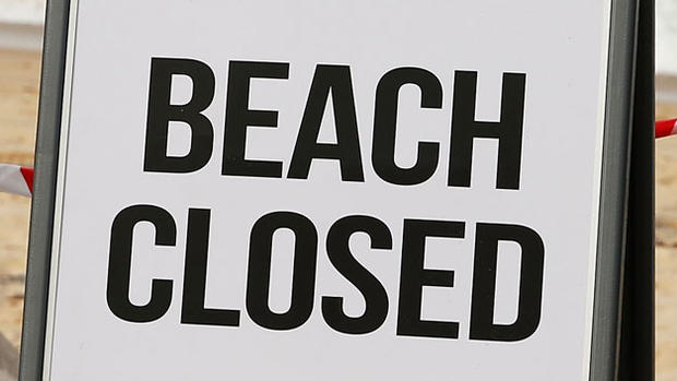 beach-closed-sign 