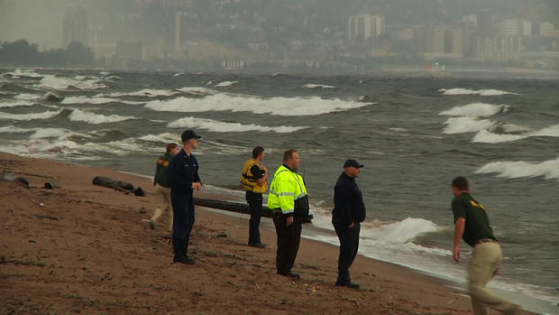 Search Crews Look For Missing Father And Daughter On Park Point Beach 
