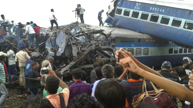 APTOPIX India Train Derails 