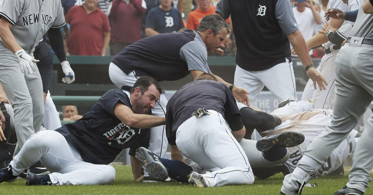 Benches clear twice in Red Sox-Yankees; 3 players, 1 coach ejected