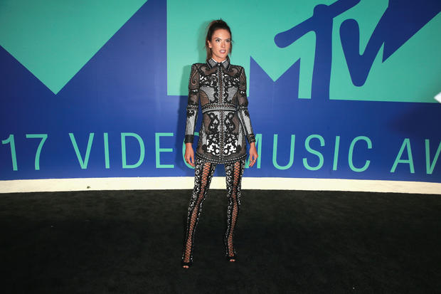 2017 MTV Video Music Awards - Red Carpet 