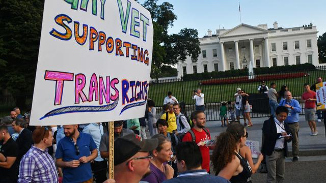 US-POLITICS-MILITARY-TRANSGENDER-TRUMP-PROTEST 