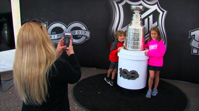 fans-with-the-stanley-cup.jpg 