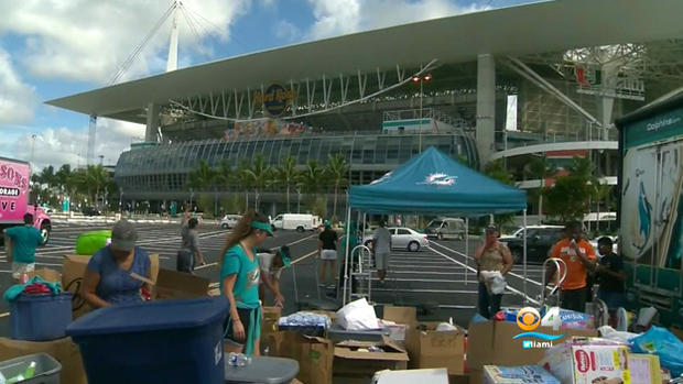 Miami Dolphins Donation Drive - Michael Thomas - Hurricane Harvey 