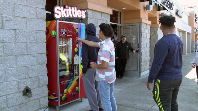 skittles-machine.jpg 