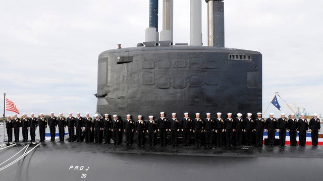 Crewmembers of the Virginia-class attack submarine USS New Hampshire (SSN 778) line the boat during its commissioning ceremony at Portsmouth Naval Shipyard Oct. 25, 2008, in Kittery, Maine. 