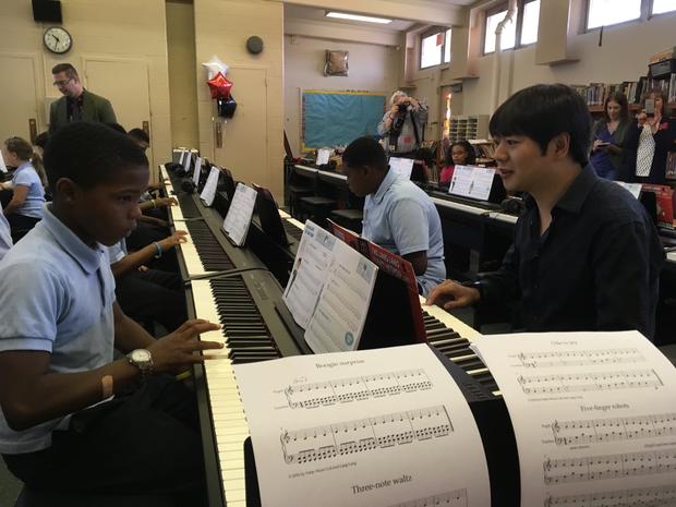 Pianist Lang Lang donates pianos to philly schools 