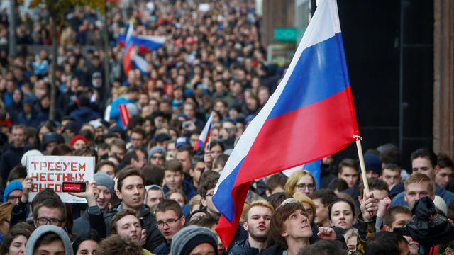 Supporters of Russian opposition leader Alexei Navalny attend a rally in Moscow 