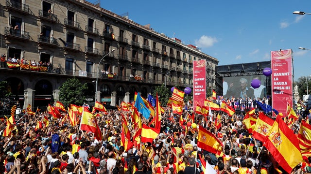 Peruvian literature Nobel Laureate Mario Vargas Llosa addresses a pro-union demonstration organised by the Catalan Civil Society organisation in Barcelona 