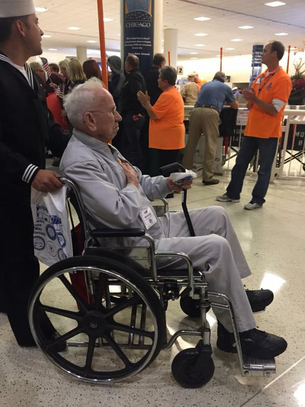 Veterans Greeted At Midway After Honor Flight 