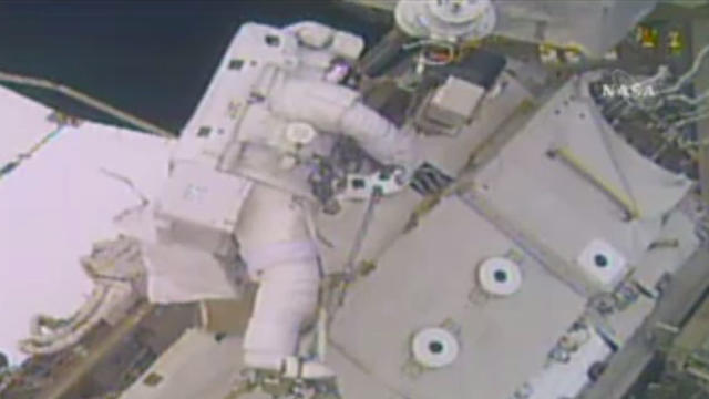 nasa-astronaut-spacewalk.jpg 