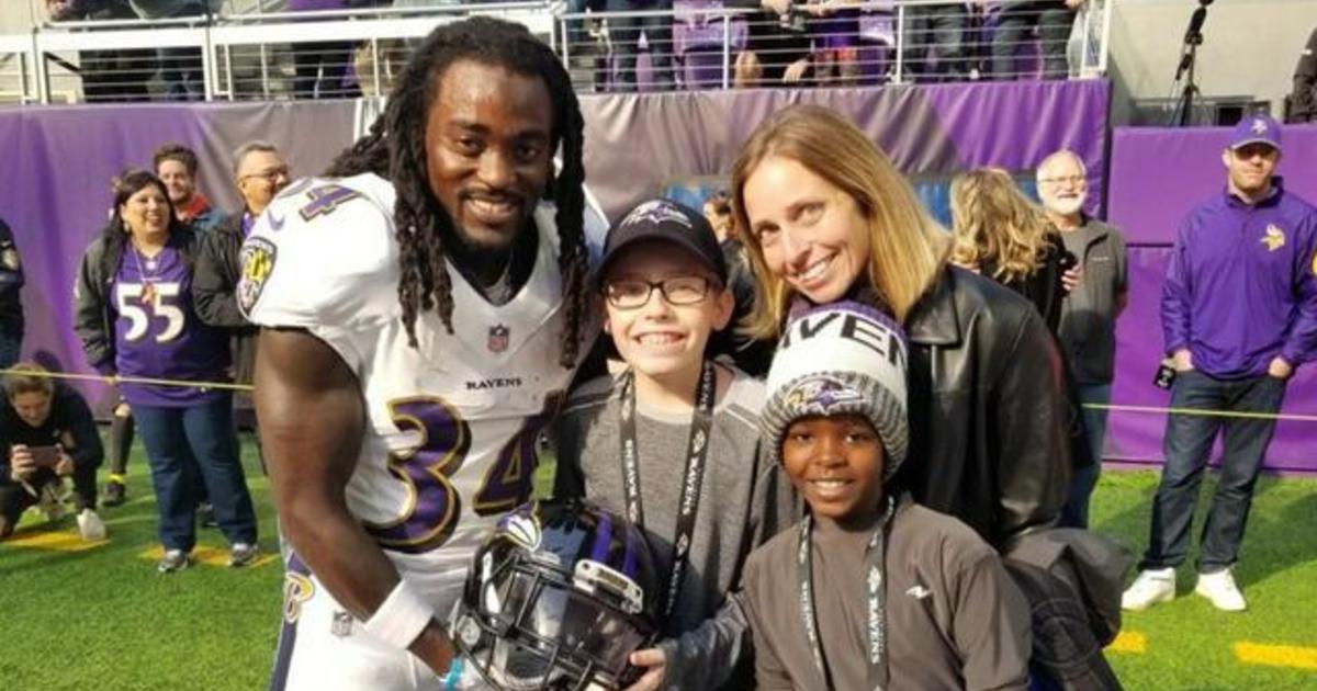 Alex Collins, a Former N.F.L. Running Back, Is Killed in a Motorcycle Crash  - The New York Times